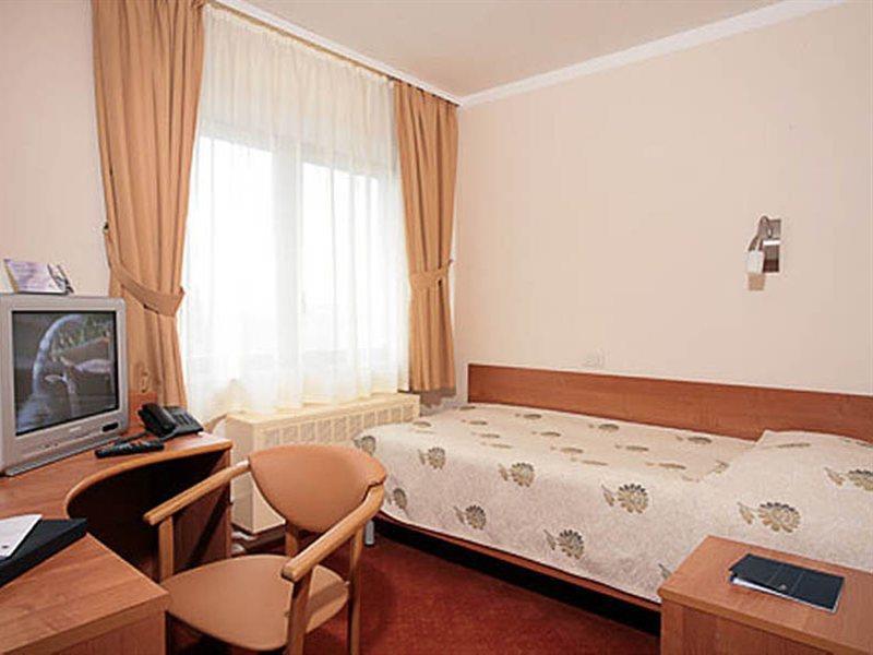 マキシマ スラビア ホテル モスクワ エクステリア 写真